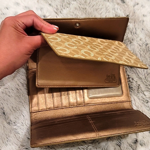 Coach wallet/checkbook - Picture 5 of 11